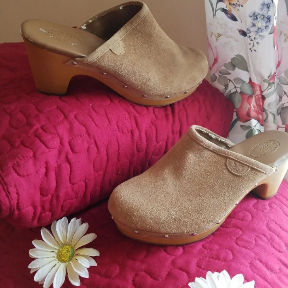 American Eagle Leather Clogs